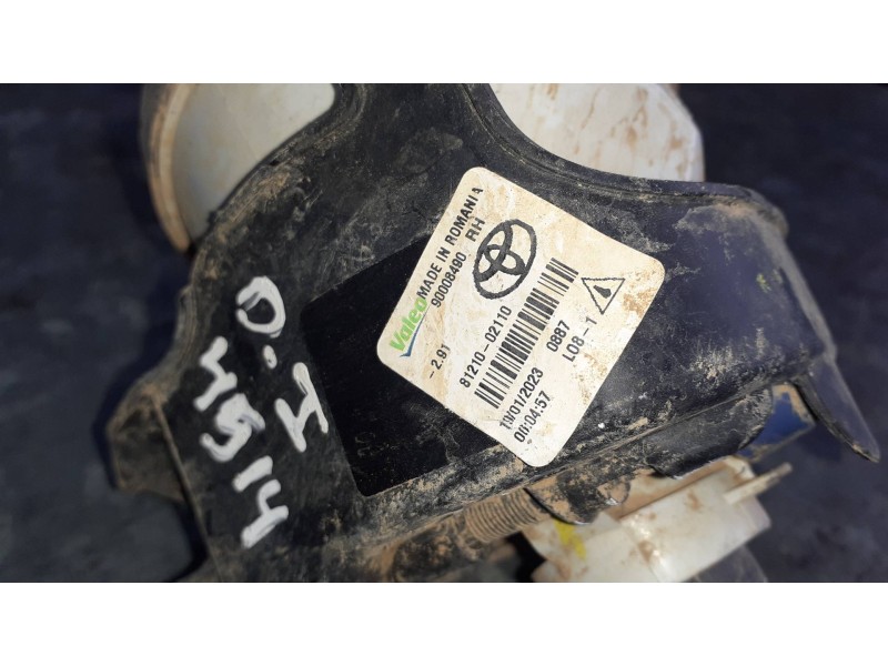 Recambio de faro antiniebla izquierdo para toyota c-hr referencia OEM IAM 90008490 8121002110 