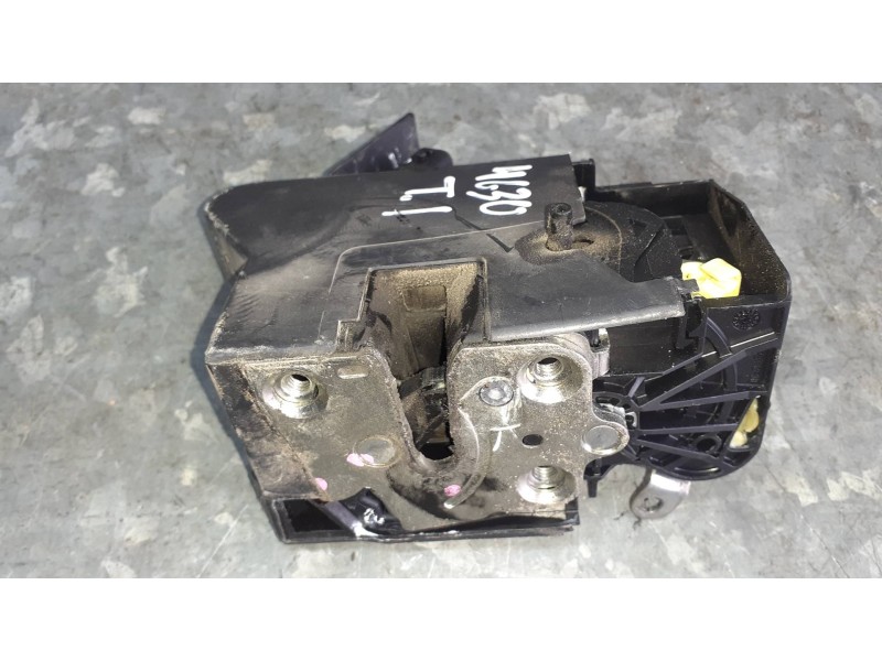 Recambio de cerradura puerta trasera izquierda para dacia sandero referencia OEM IAM 825033585RF  