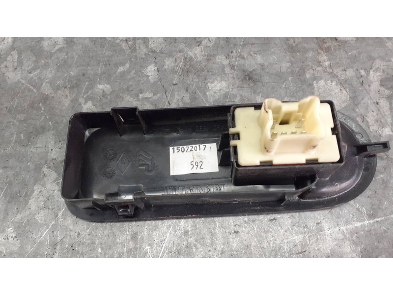 Recambio de mando elevalunas delantero derecho para dacia duster ambiance 4x2 referencia OEM IAM 809601386R 15072017 