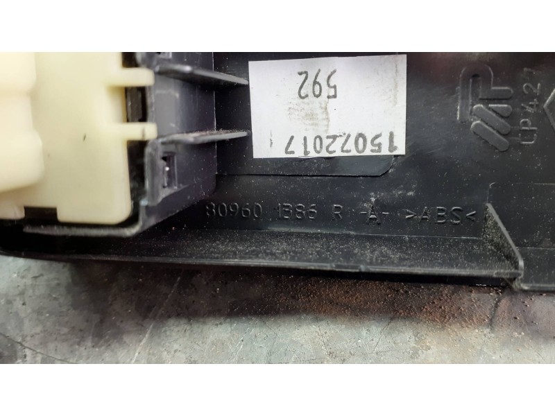 Recambio de mando elevalunas delantero derecho para dacia duster ambiance 4x2 referencia OEM IAM 809601386R 15072017 