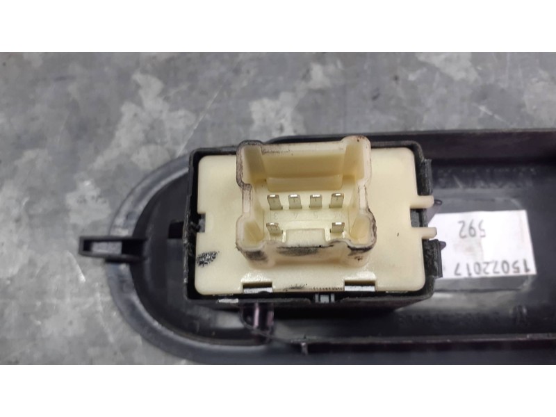 Recambio de mando elevalunas delantero derecho para dacia duster ambiance 4x2 referencia OEM IAM 809601386R 15072017 