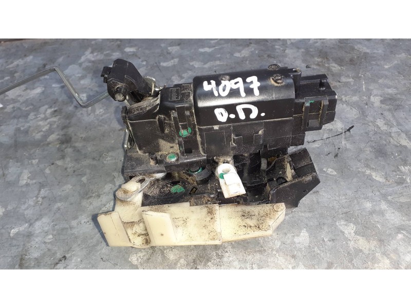 Recambio de cerradura puerta delantera derecha para dacia duster ambiance 4x2 referencia OEM IAM   