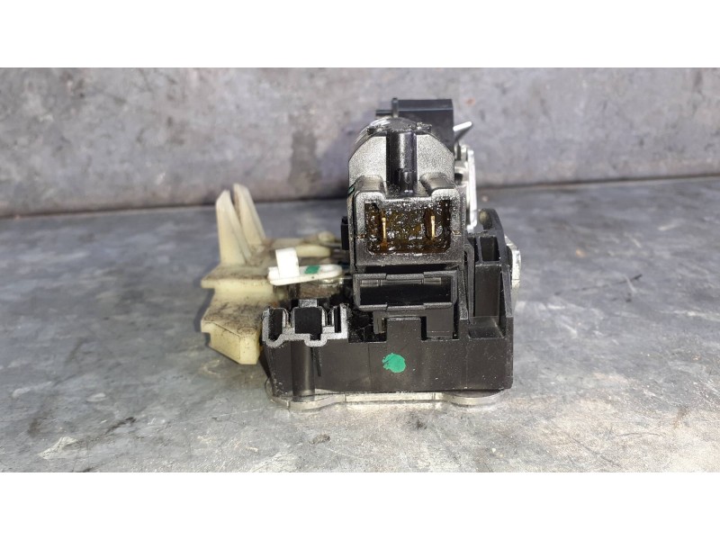 Recambio de cerradura puerta delantera derecha para dacia duster ambiance 4x2 referencia OEM IAM   