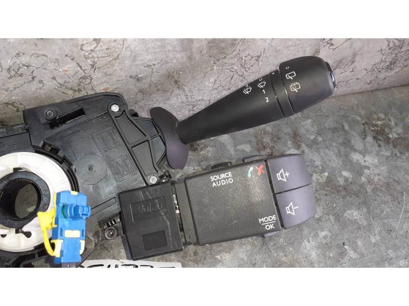 Recambio de mando multifuncion para dacia sandero referencia OEM IAM 681722712R E10645396RS E10645650