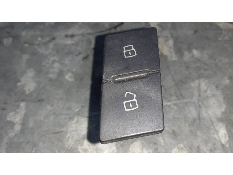 Recambio de mando bloqueo puertas para audi a3 (8p) referencia OEM IAM A621070  
