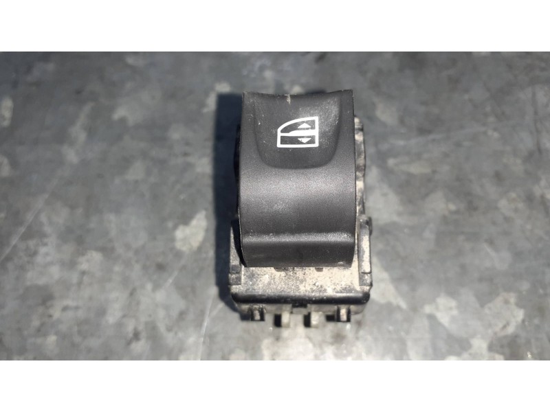 Recambio de mando elevalunas trasero izquierdo para dacia duster ambiance 4x2 referencia OEM IAM 254217475R 10023750A 