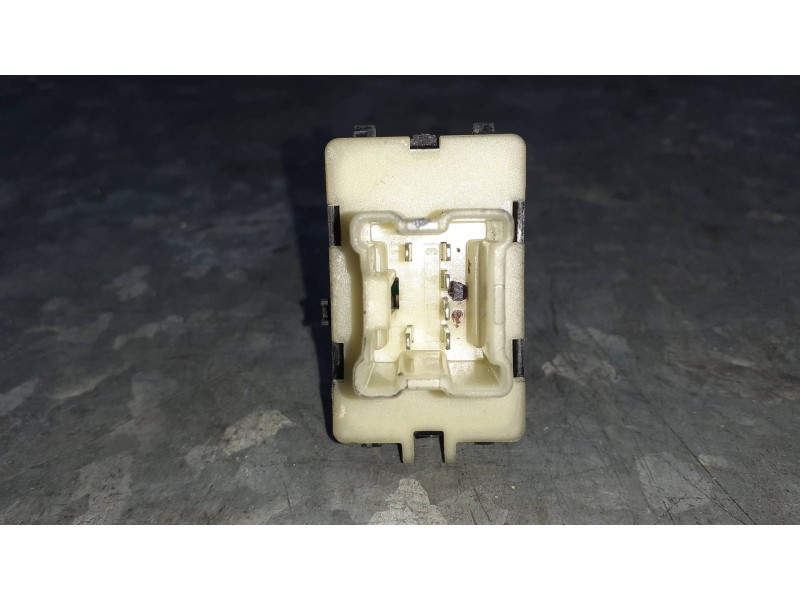 Recambio de mando elevalunas trasero izquierdo para dacia duster ambiance 4x2 referencia OEM IAM 254217475R 10023750A 