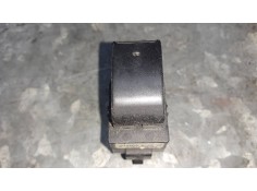 Recambio de mando elevalunas trasero derecho para toyota avensis berlina (t25) referencia OEM IAM 37080A210B05 8481005050 