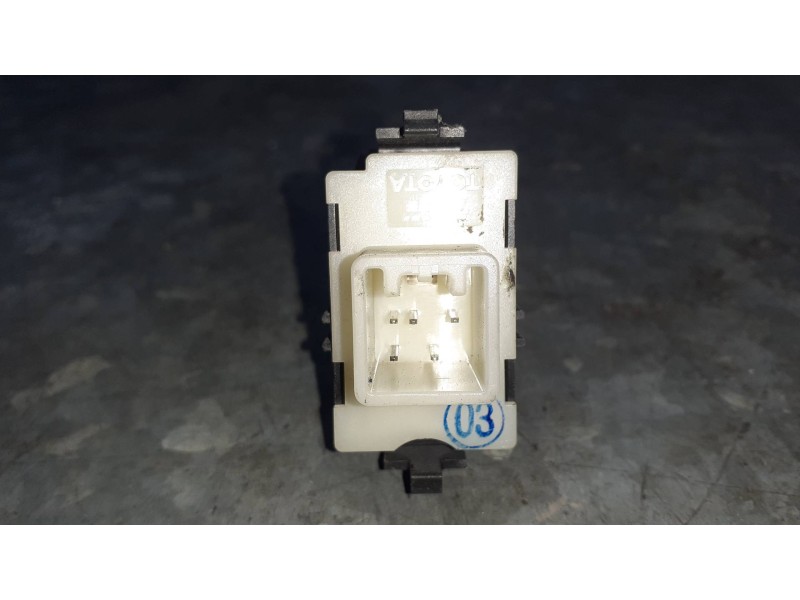 Recambio de mando elevalunas trasero derecho para toyota avensis berlina (t25) referencia OEM IAM 37080A210B05 8481005050 