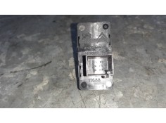 Recambio de mando elevalunas trasero derecho para peugeot 308 sw referencia OEM IAM 11688 13820  2