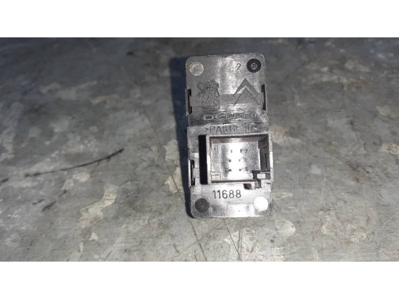 Recambio de mando elevalunas trasero derecho para peugeot 308 sw referencia OEM IAM 11688 13820 