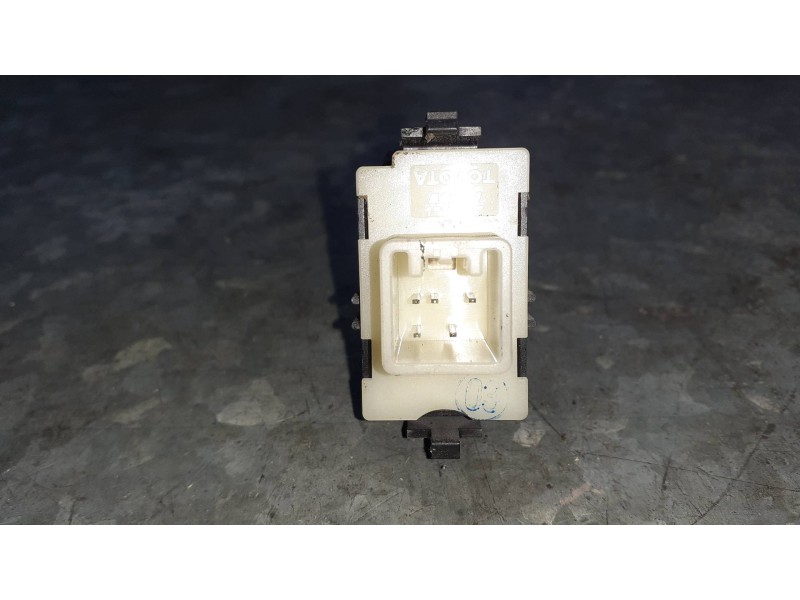 Recambio de mando elevalunas trasero izquierdo para toyota avensis berlina (t25) referencia OEM IAM 37080A210B05 8481005050 