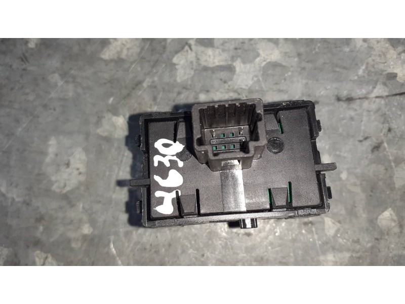 Recambio de interruptor para dacia sandero referencia OEM IAM 251B49802R 10094764 