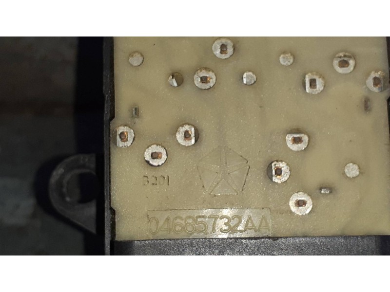 Recambio de mando elevalunas delantero izquierdo para chrysler voyager (rg) referencia OEM IAM 04685732AA  