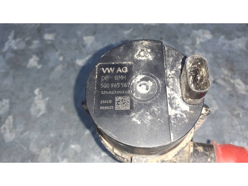Recambio de bomba agua para volkswagen golf vii sportsvan referencia OEM IAM 5Q0965567  