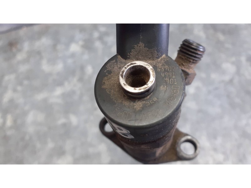 Recambio de inyector para peugeot 207 sport referencia OEM IAM F200A1F02328480  