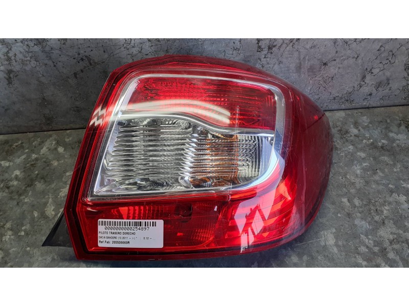 Recambio de piloto trasero derecho para dacia sandero referencia OEM IAM 265506669R 62421302 