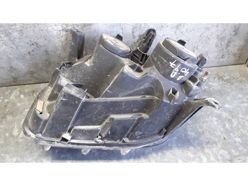 Recambio de faro derecho para dacia duster ambiance 4x2 referencia OEM IAM 260102487R  