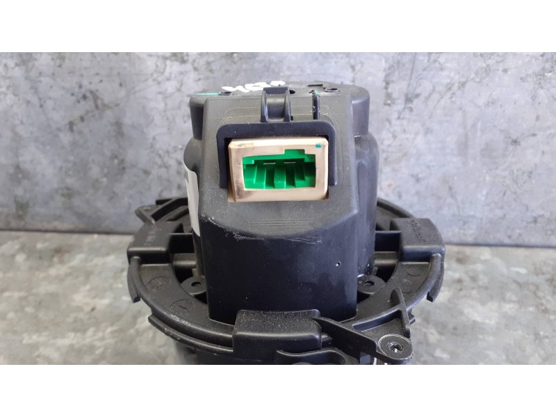 Recambio de motor calefaccion para dacia sandero referencia OEM IAM 5P3730100  