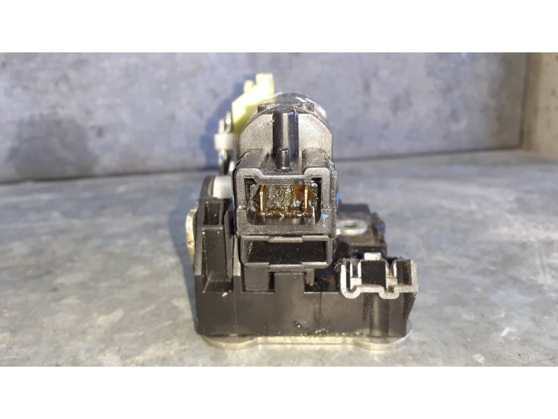 Recambio de cerradura puerta trasera izquierda para dacia duster ambiance 4x2 referencia OEM IAM 2517B  