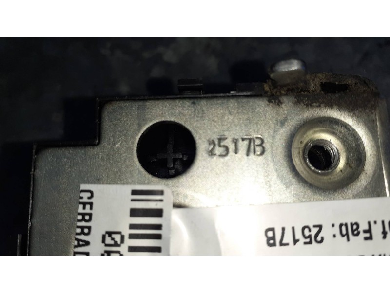 Recambio de cerradura puerta trasera izquierda para dacia duster ambiance 4x2 referencia OEM IAM 2517B  