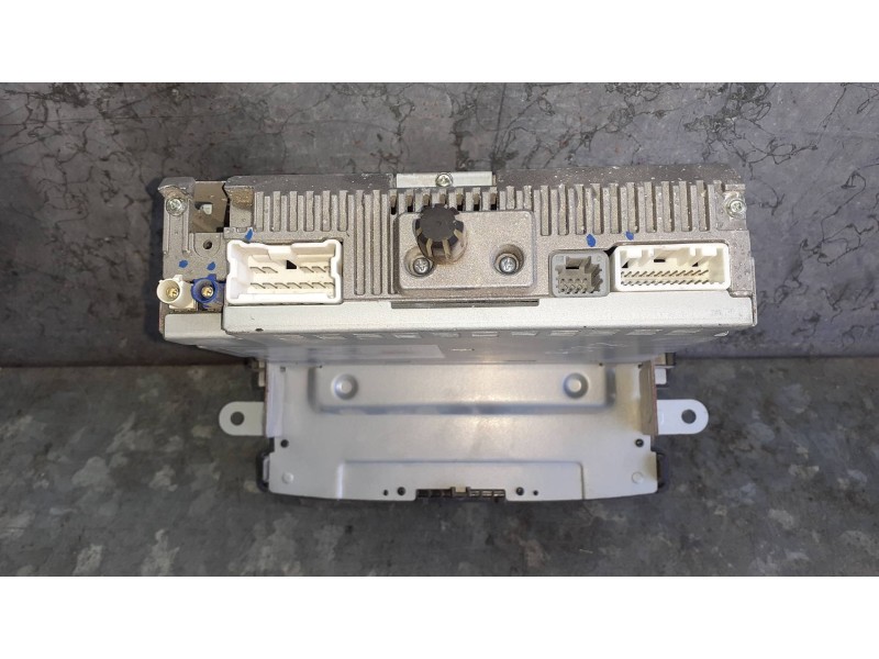 Recambio de sistema audio / radio cd para dacia duster ambiance 4x2 referencia OEM IAM MEZ64723906 281153391R 276660