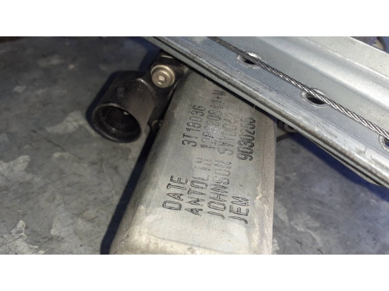 Recambio de elevalunas trasero izquierdo para dacia duster ambiance 4x2 referencia OEM IAM 8200733833E ELECTRICO CON MOTOR