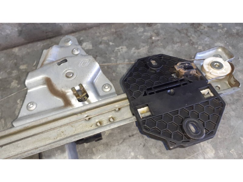 Recambio de elevalunas trasero derecho para dacia sandero referencia OEM IAM 827206057R ELECTRICO CON MOTOR