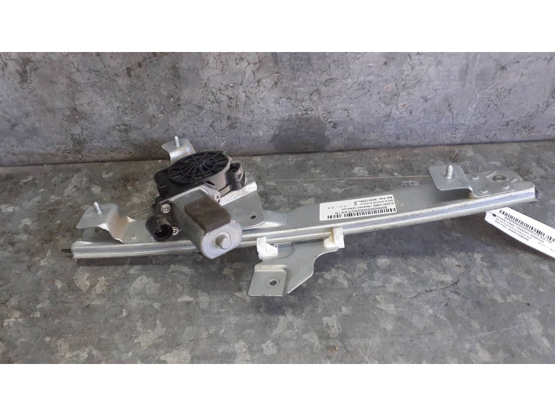 Recambio de elevalunas trasero derecho para dacia duster ambiance 4x2 referencia OEM IAM 8200733832E ELECTRICO CON MOTOR