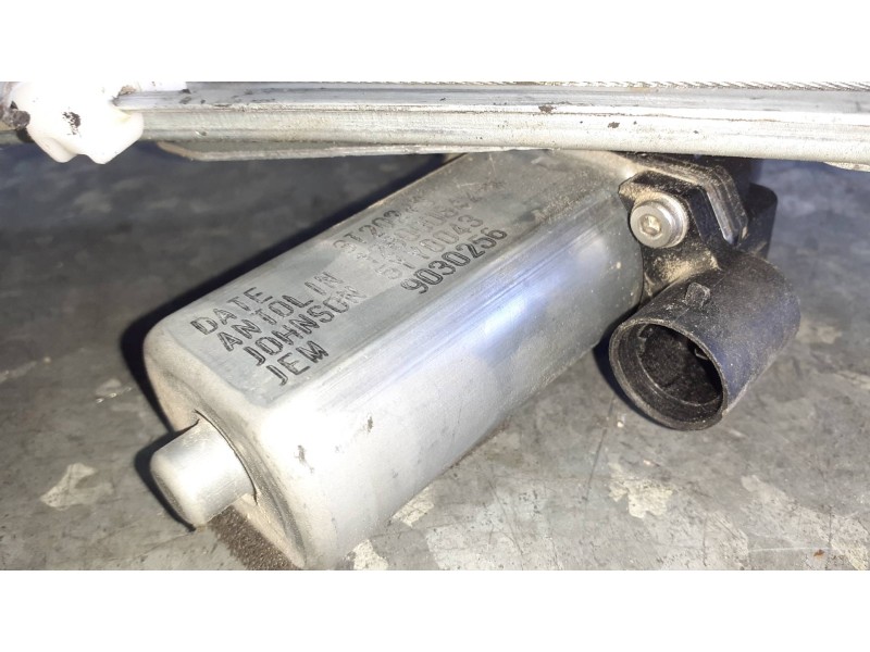 Recambio de elevalunas trasero derecho para dacia duster ambiance 4x2 referencia OEM IAM 8200733832E ELECTRICO CON MOTOR