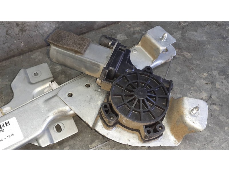 Recambio de elevalunas trasero derecho para dacia duster ambiance 4x2 referencia OEM IAM 8200733832E ELECTRICO CON MOTOR