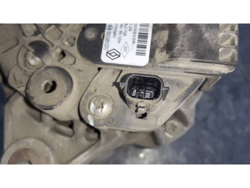 Recambio de alternador para dacia sandero referencia OEM IAM 231005933R 65-125A BOSCH