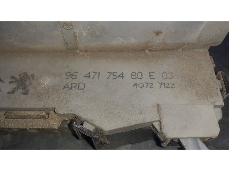 Recambio de cerradura puerta trasera derecha para citroen c4 berlina referencia OEM IAM 9647175480E00 40727122 