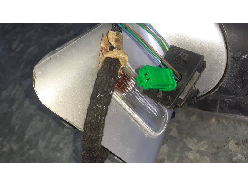 Recambio de retrovisor izquierdo para citroen c4 berlina referencia OEM IAM 024287 ELECTRICO CON INTERMITENTES