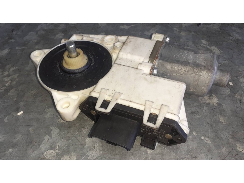 Recambio de motor elevalunas trasero izquierdo para citroen c4 berlina referencia OEM IAM 0130822239 1137328165 BOSCH