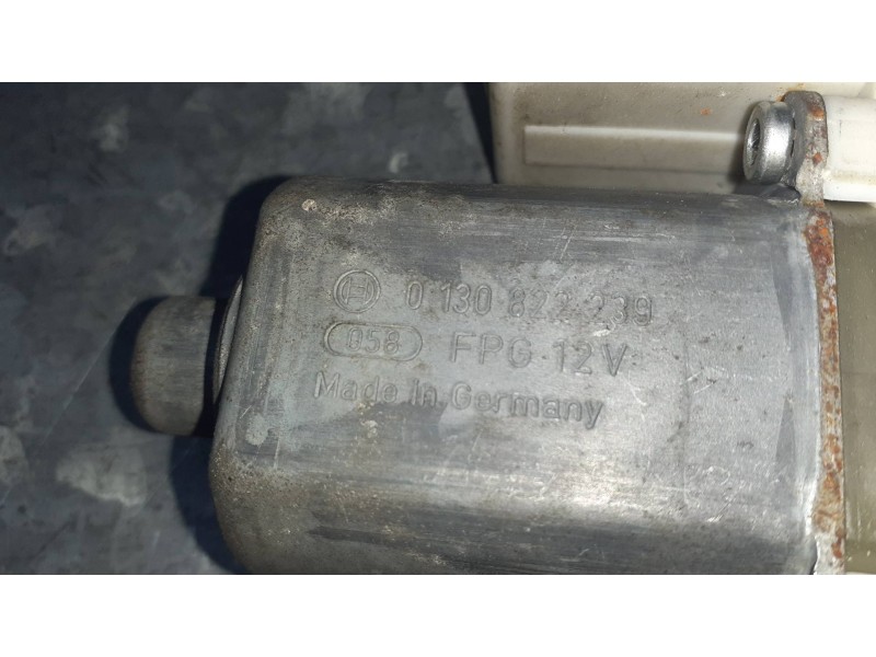 Recambio de motor elevalunas trasero izquierdo para citroen c4 berlina referencia OEM IAM 0130822239 1137328165 BOSCH