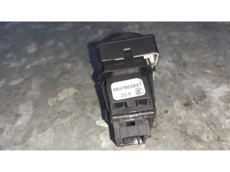 Recambio de mando bloqueo puertas para citroen c4 berlina referencia OEM IAM 96476626XT  