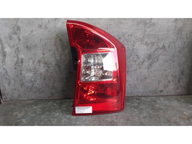 Recambio de piloto trasero derecho para kia carens (un) referencia OEM IAM 92402100R 924021DOR 