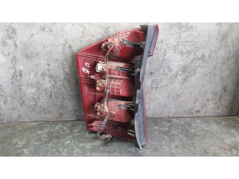 Recambio de piloto trasero derecho para kia carens (un) referencia OEM IAM 92402100R 924021DOR 