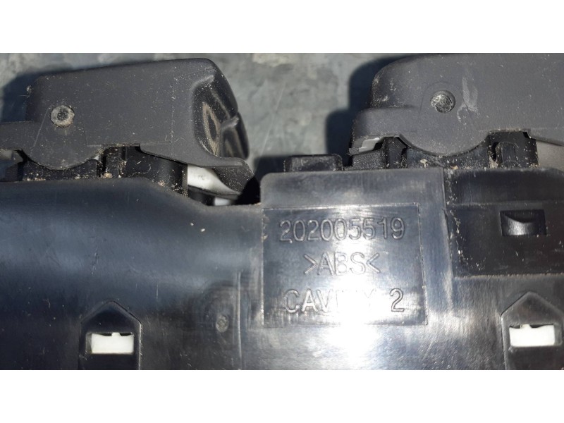 Recambio de mando elevalunas delantero izquierdo para kia carens (un) referencia OEM IAM 935701D1003W  