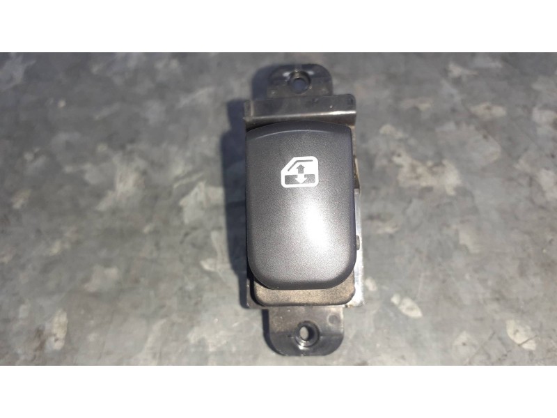 Recambio de mando elevalunas trasero derecho para kia carens (un) referencia OEM IAM 935801D5003W  