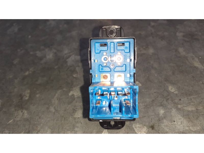 Recambio de mando elevalunas trasero derecho para kia carens (un) referencia OEM IAM 935801D5003W  