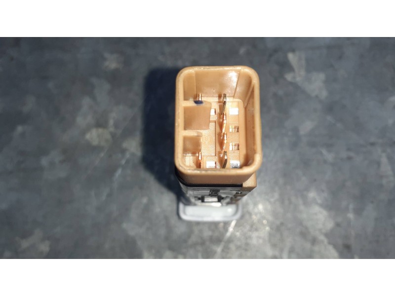 Recambio de interruptor para kia carens (un) referencia OEM IAM 621W05010  