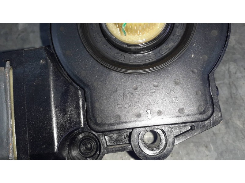 Recambio de motor elevalunas trasero izquierdo para kia carens (un) referencia OEM IAM F00S1A3295  