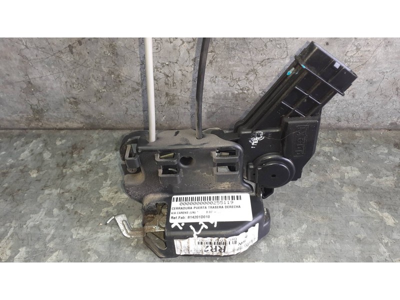 Recambio de cerradura puerta trasera derecha para kia carens (un) referencia OEM IAM 814201D010  