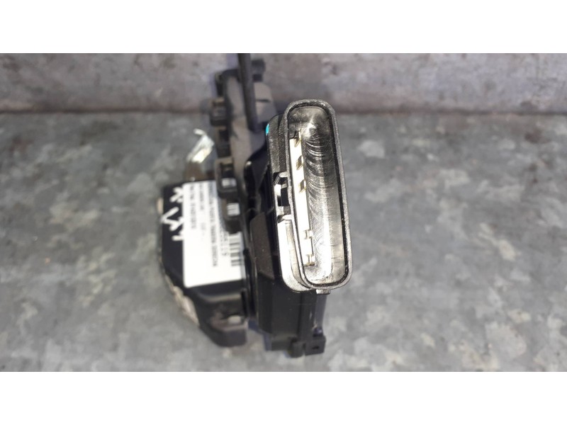 Recambio de cerradura puerta trasera derecha para kia carens (un) referencia OEM IAM 814201D010  