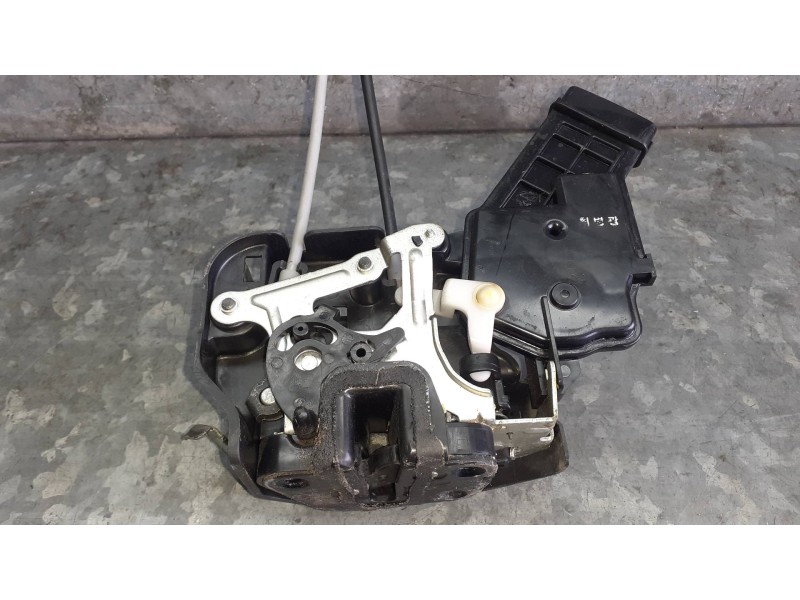 Recambio de cerradura puerta trasera izquierda para kia carens (un) referencia OEM IAM 814101D010  