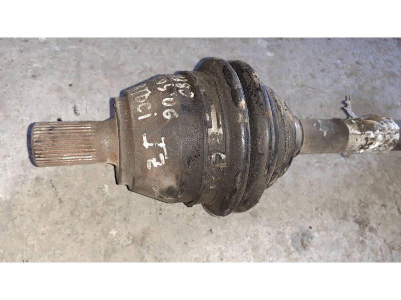 Recambio de transmision delantera izquierda para ford focus berlina (cap) ambiente (d) referencia OEM IAM 041113  