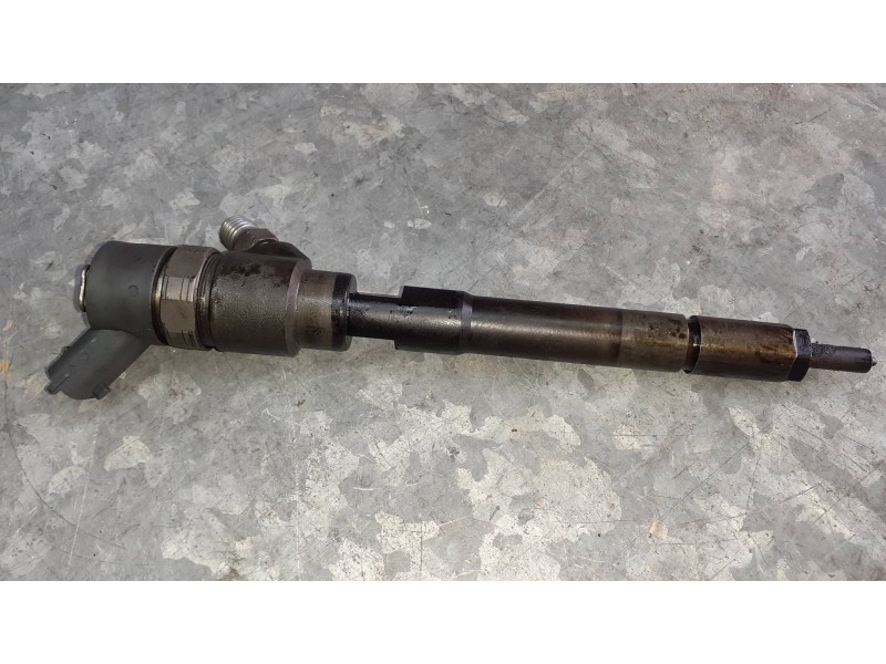 Recambio de inyector para kia carens (un) referencia OEM IAM 3380027400 BIBNC1H 