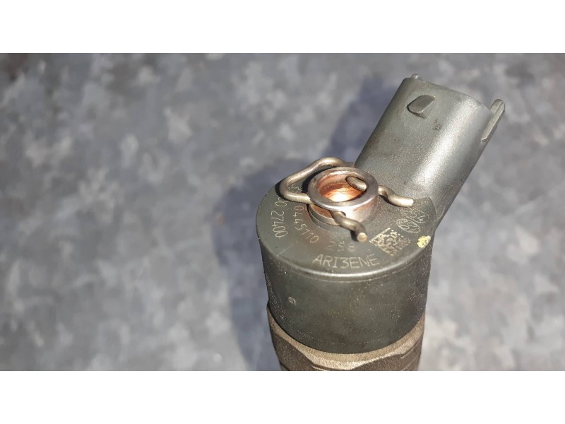 Recambio de inyector para kia carens (un) referencia OEM IAM 3380027400 ARI3ENE 